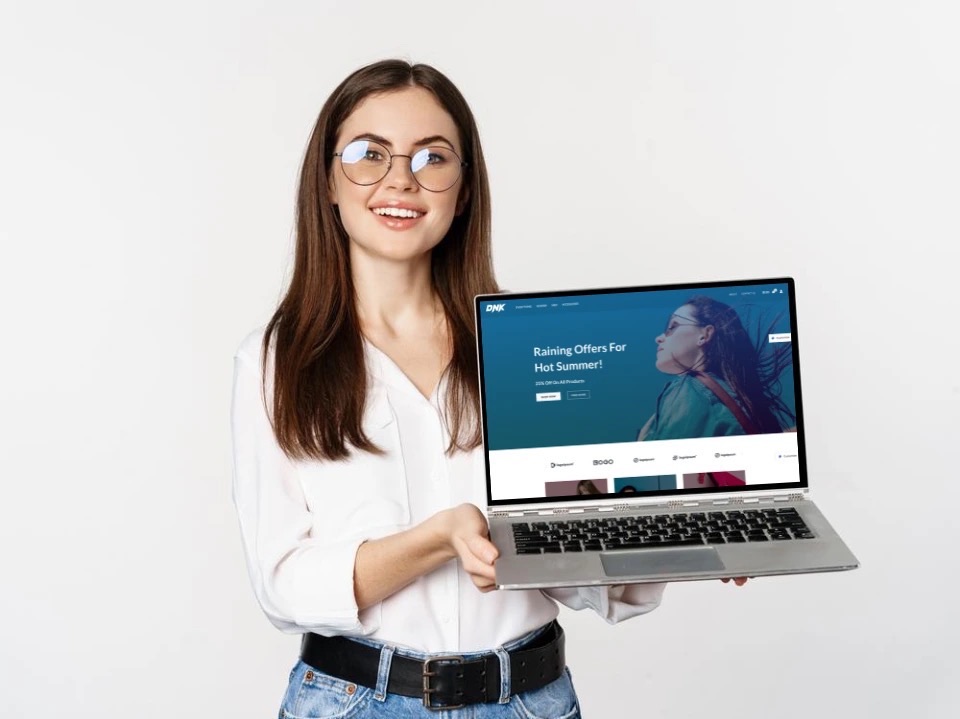 A professional representing NetSuite SuiteCommerce services